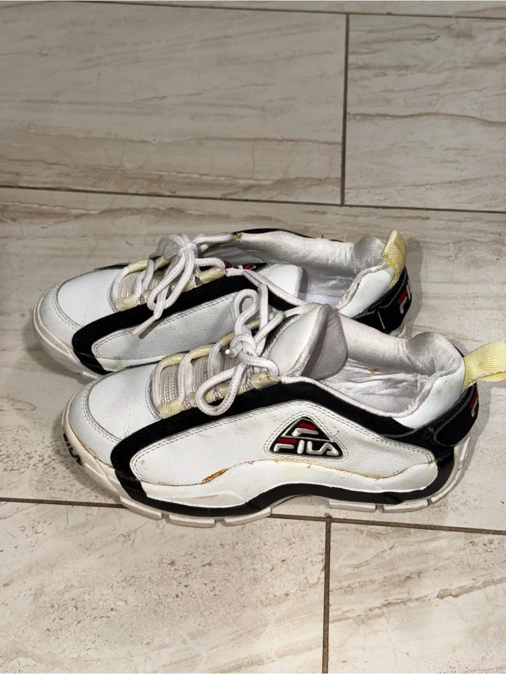 VINTAGE VERY OLD FILA White and Black Chunky Sneakers